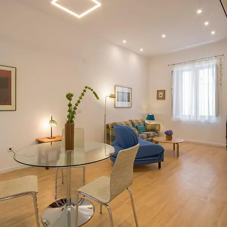 Armenta Oasis City Center Apartment *